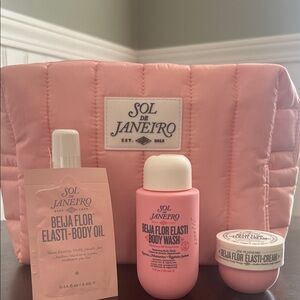 EMPTY Sol de Janeiro 68 Pink Beija Flor Elasti-Body Wash & Care Set
